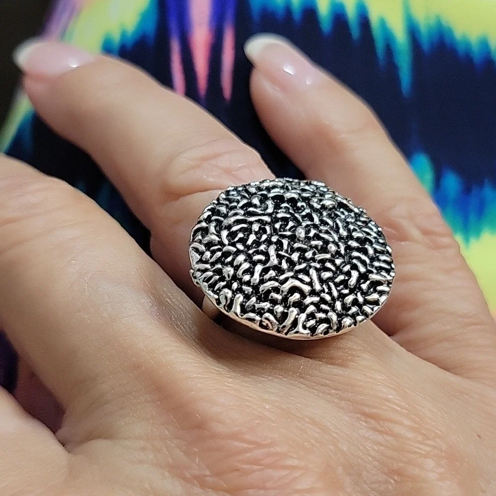 PEBBLE TEXTURE STATEMENT RING - Picture 7 of 7
